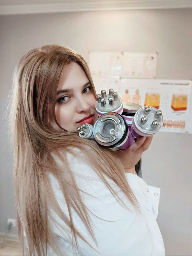 Егде жастағы әйелдердің үйдегі суреттері